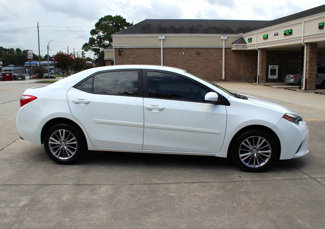 Used 2015 Toyota Corolla LE image 1