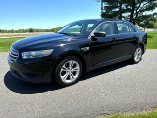 Used 2016 Ford Taurus SE image 1
