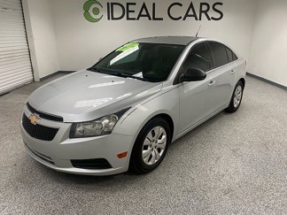 Used 2013 Chevrolet Cruze LS image 1