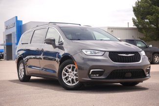 Used 2022 Chrysler Pacifica Touring-L image 1