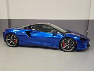 Used 2025 McLaren Artura Spider image 1