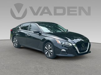 Used 2022 Nissan Altima 2.5 SV w/ SV Premium Package image 1