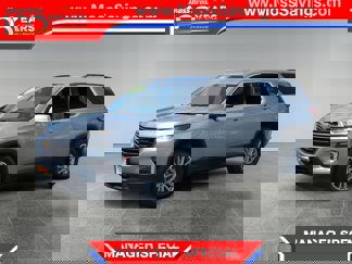 Used 2023 Chevrolet Traverse LT image 1
