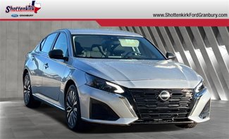 Used 2024 Nissan Altima 2.5 SV image 1