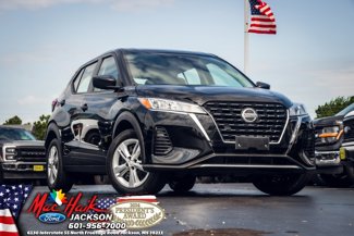 Used 2021 Nissan Kicks S image 1