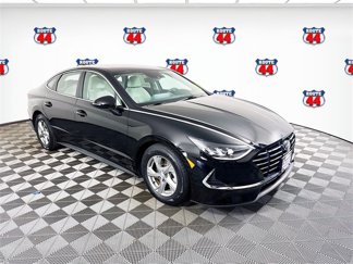 Used 2023 Hyundai Sonata SE w/ Cargo Package image 1