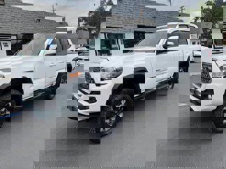 Used 2019 Toyota Tacoma TRD Off-Road image 1
