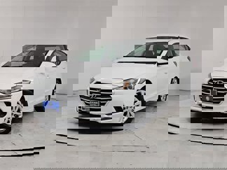 Used 2017 Hyundai Elantra SE image 1