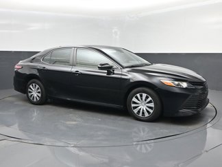 Used 2019 Toyota Camry LE image 1