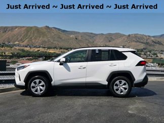Used 2021 Toyota RAV4 LE image 1