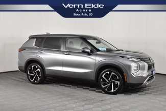 Used 2024 Mitsubishi Outlander SE image 1