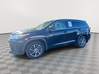 Used 2017 Toyota Highlander XLE image 1