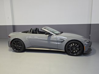 Used 2021 Aston Martin V8 Vantage Roadster image 1