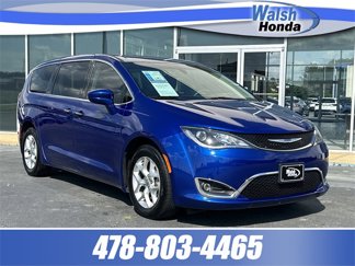 Used 2020 Chrysler Pacifica Touring w/ Tire & Wheel Group image 1