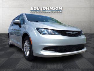 Used 2022 Chrysler Voyager LX image 1