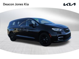 Used 2023 Chrysler Pacifica Touring-L image 1