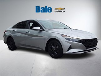 Used 2023 Hyundai Elantra SEL image 1