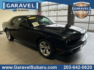 Used 2015 Dodge Challenger SXT image 1