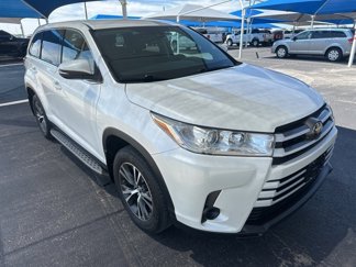 Used 2019 Toyota Highlander LE image 1