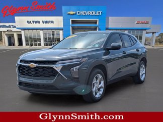 Used 2025 Chevrolet Trax LS w/ LS Convenience Package image 1
