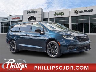 New 2025 Chrysler Pacifica Limited image 1