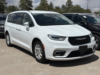 Used 2022 Chrysler Pacifica Touring-L image 1
