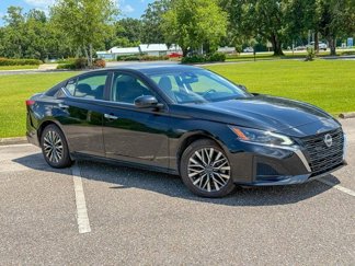 Used 2023 Nissan Altima 2.5 SV image 1