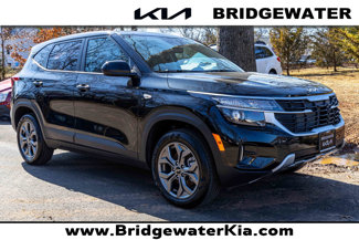 Certified 2024 Kia Seltos LX image 1