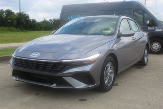 New 2025 Hyundai Elantra SE image 1