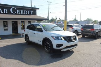 Used 2019 Nissan Pathfinder SL image 1