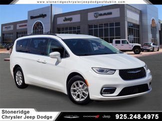 Used 2022 Chrysler Pacifica Touring-L image 1