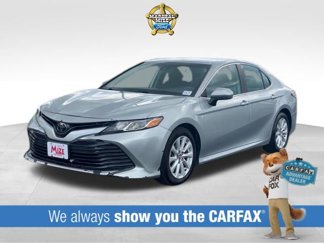 Used 2020 Toyota Camry LE image 1