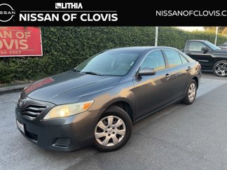 Used 2010 Toyota Camry LE image 1