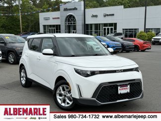 Used 2023 Kia Soul LX w/ LX Technology Package image 1