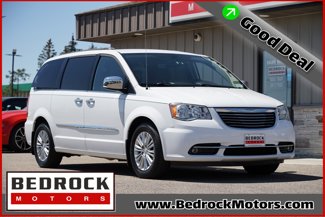 Used 2015 Chrysler Town & Country Touring-L w/ Driver Convenience Group image 1