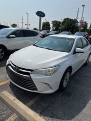 Used 2015 Toyota Camry LE image 1