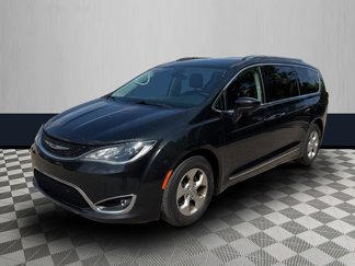 Used 2017 Chrysler Pacifica Touring-L Plus image 1