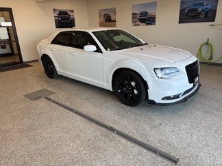 Used 2017 Chrysler 300 S image 1