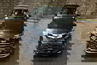 Certified 2017 Toyota Avalon XLE image 1