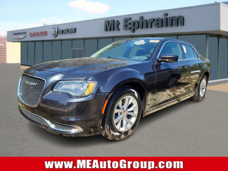 Used 2018 Chrysler 300 Touring image 1
