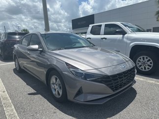 Used 2022 Hyundai Elantra SE image 1