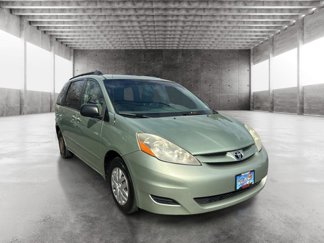 Used 2009 Toyota Sienna CE image 1