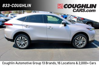 Used 2022 Toyota Venza XLE image 1