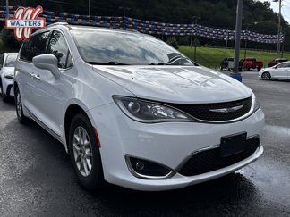 Used 2020 Chrysler Pacifica Touring-L image 1