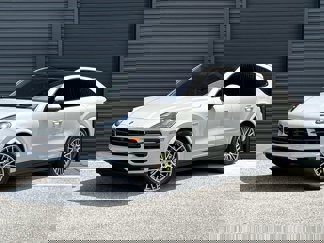 Certified 2023 Porsche Cayenne Platinum Edition image 1