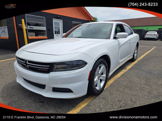 Used 2015 Dodge Charger SE image 1