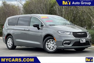New 2025 Chrysler Pacifica Select image 1