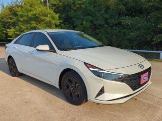 Used 2022 Hyundai Elantra SEL image 1