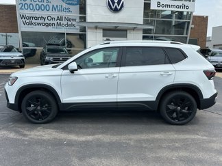 New 2025 Volkswagen Taos SE image 1