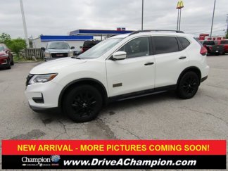 Used 2017 Nissan Rogue SV image 1